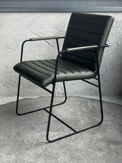 Scaun Brynn square - pe stoc