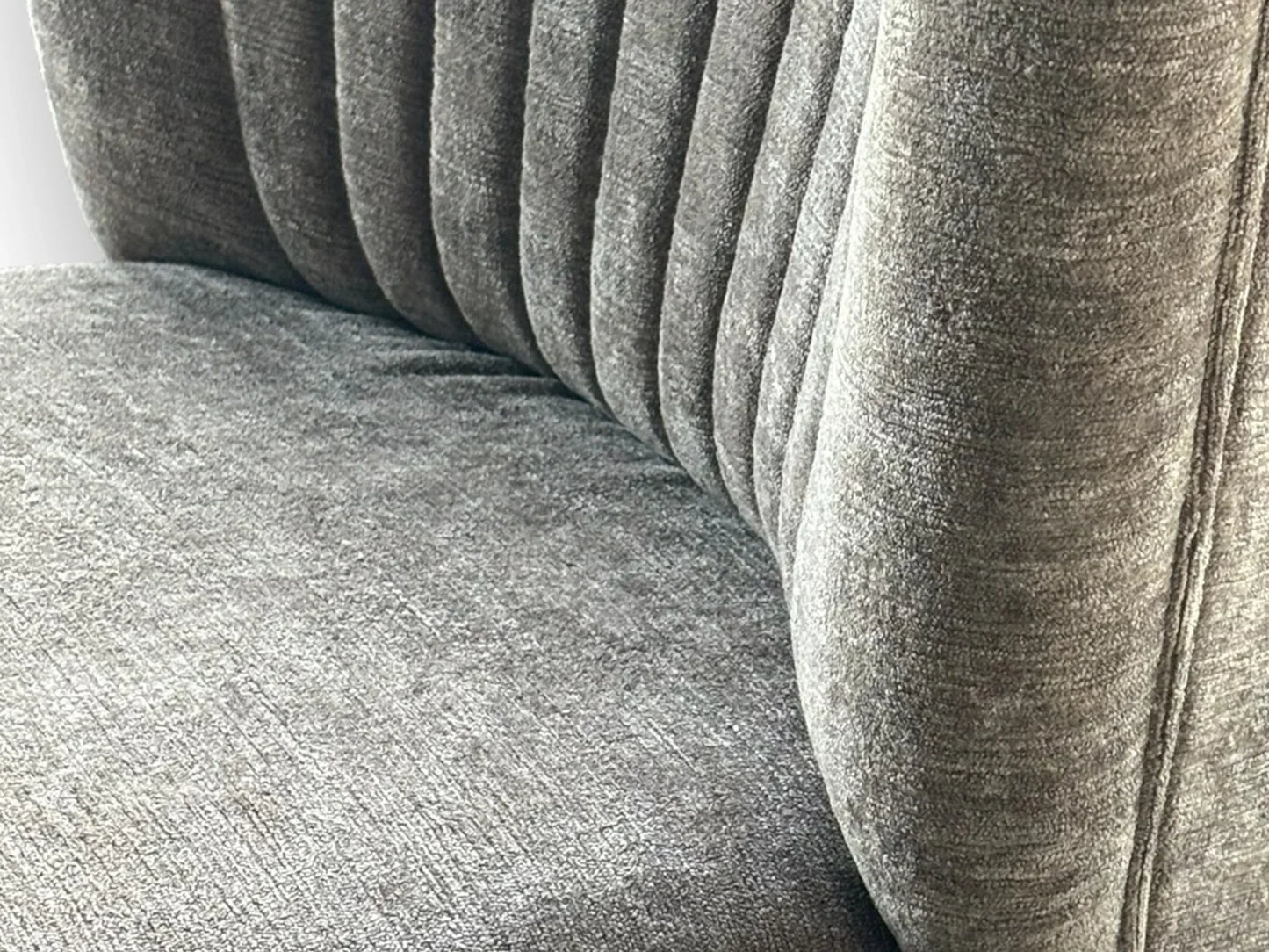 Fotoliu Mike Low - disponibil pe stoc